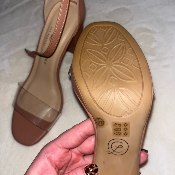 BRAND NEW WITH BOX Lane 201 nude heels - Picture 5 of 5